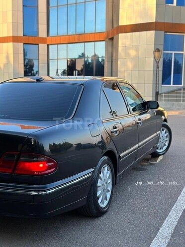 Mercedes E 270 2000, 316,000 km - 2.7 l - Saatlı