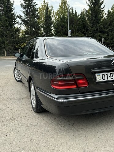 Mercedes E 270 2000, 316,000 km - 2.7 l - Saatlı