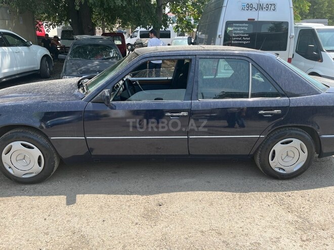 Mercedes E 260 1992, 200,000 km - 2.6 l - Bakı
