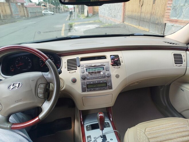 Hyundai Grandeur 2007, 300,000 km - 2.7 l - Qax
