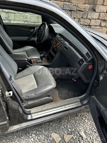 Mercedes E 230 1995, 100,000 km - 2.3 l - Bakı