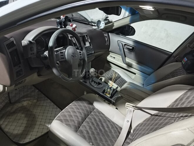 Infiniti FX35 2006, 270,000 km - 3.5 l - Salyan
