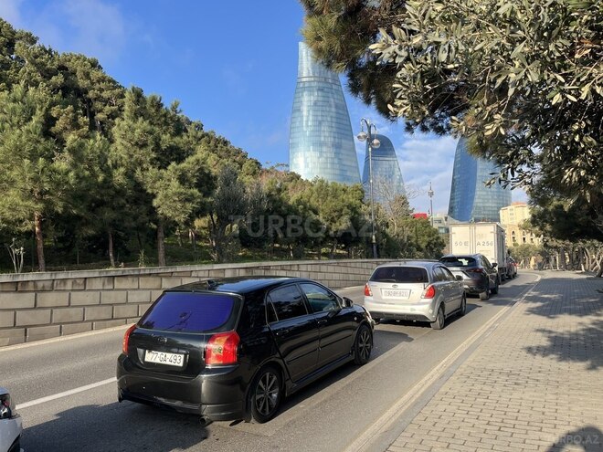 Toyota Corolla 2005, 350,000 km - 1.4 l - Bakı