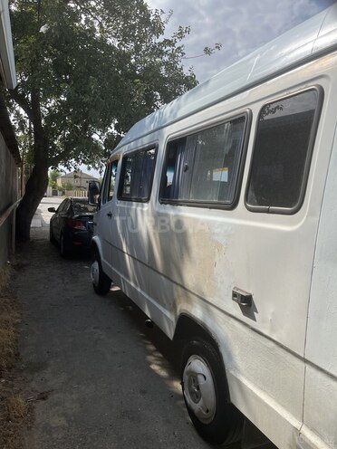 Mercedes 208 D 1994, 900,000 km - 2.3 l - Bakı