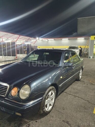 Mercedes E 240 1998, 311,000 km - 2.4 л - Gəncə