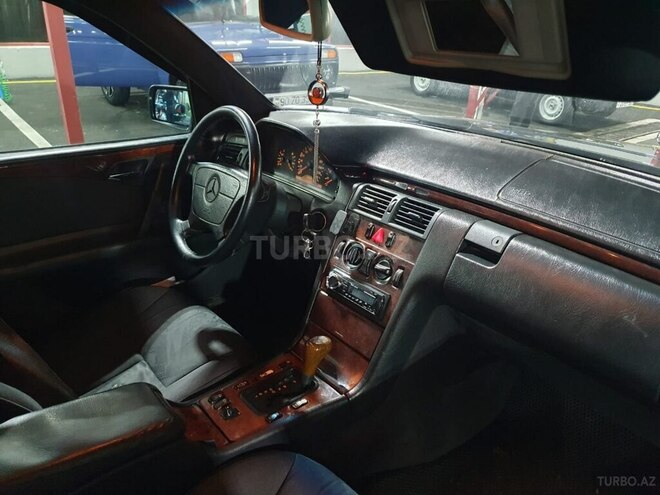 Mercedes E 240 1998, 311,000 km - 2.4 л - Gəncə
