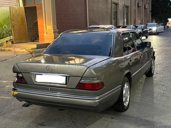 Mercedes E 300 1994, 333,000 km - 3.0 l - Bakı