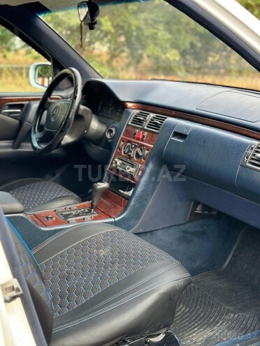 Mercedes E 220 1998, 382,000 km - 2.2 l - Bakı