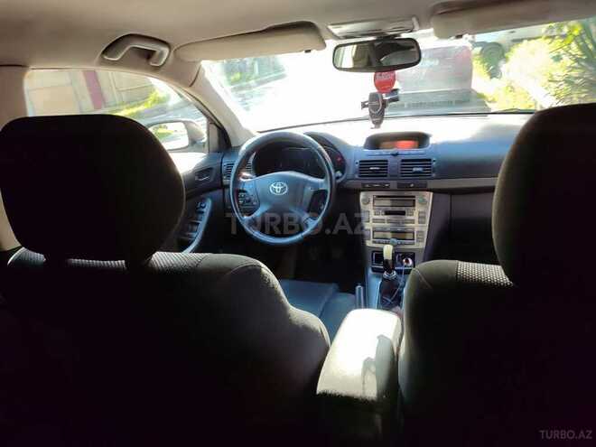 Toyota Avensis 2004, 400,000 km - 2.0 l - Salyan