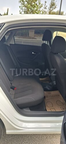 Volkswagen Polo 2018, 137,500 km - 1.6 l - Bakı