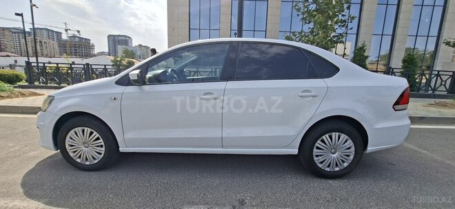 Volkswagen Polo 2018, 137,500 km - 1.6 l - Bakı