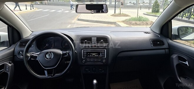 Volkswagen Polo 2018, 137,500 km - 1.6 l - Bakı