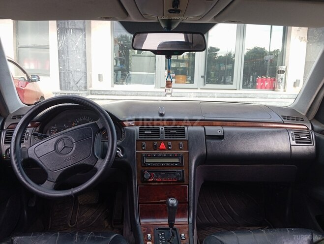 Mercedes E 200 1996, 217,000 km - 2.0 l - Bakı