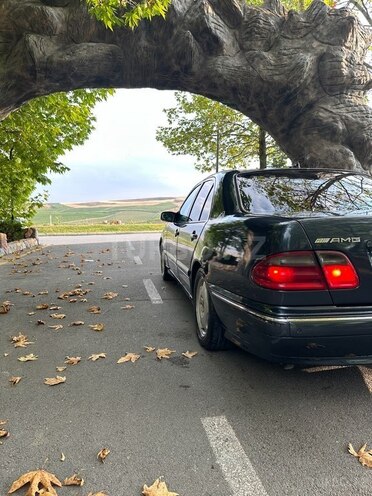 Mercedes E 240 2000, 284,488 km - 2.6 l - Şamaxı