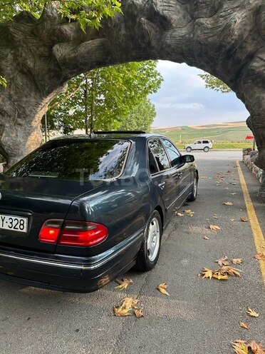 Mercedes E 240 2000, 284,488 km - 2.6 l - Şamaxı