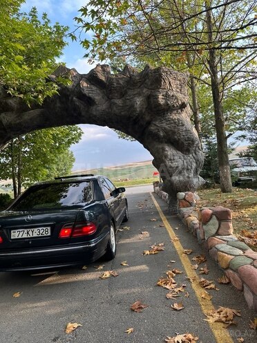 Mercedes E 240 2000, 284,488 km - 2.6 l - Şamaxı