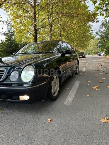 Mercedes E 240 2000, 284,488 km - 2.6 l - Şamaxı