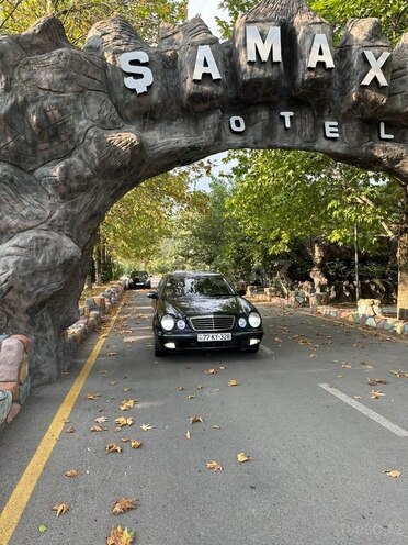 Mercedes E 240 2000, 284,488 km - 2.6 l - Şamaxı