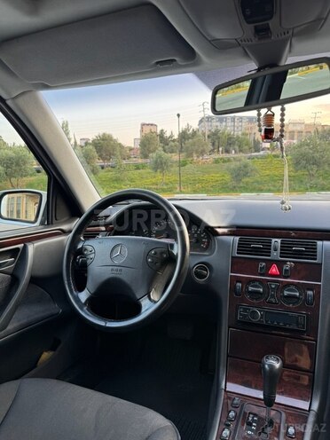 Mercedes E 240 2000, 240,000 km - 2.4 l - Bakı