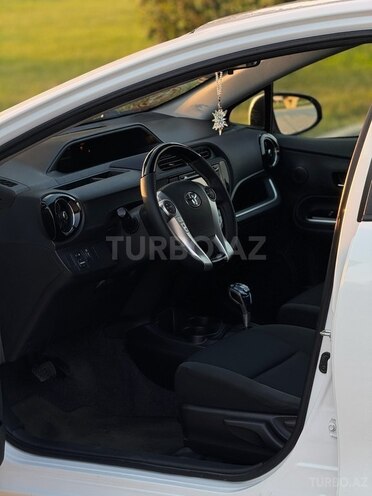 Toyota Prius C 2016, 89,500 km - 1.5 l - Bakı