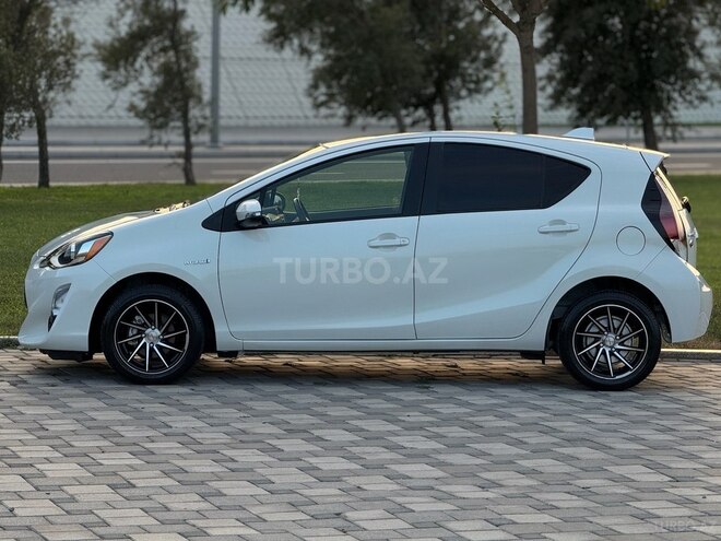 Toyota Prius C 2016, 89,500 km - 1.5 l - Bakı