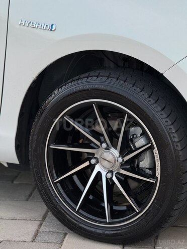 Toyota Prius C 2016, 89,500 km - 1.5 l - Bakı