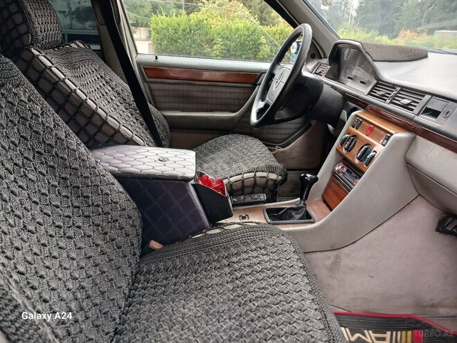 Mercedes E 200 1992, 312,535 km - 2.0 l - Qazax