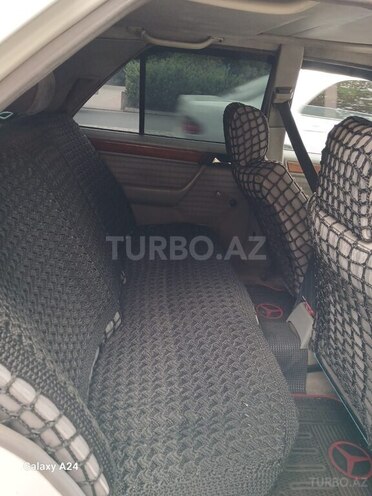 Mercedes E 200 1992, 312,535 km - 2.0 l - Qazax
