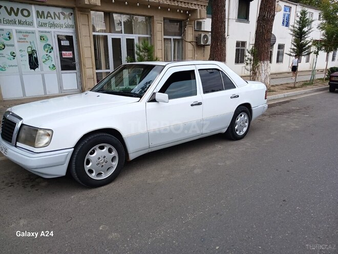 Mercedes E 200 1992, 312,535 km - 2.0 l - Qazax