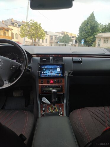 Mercedes E 270 2000, 305,000 km - 2.7 l - 