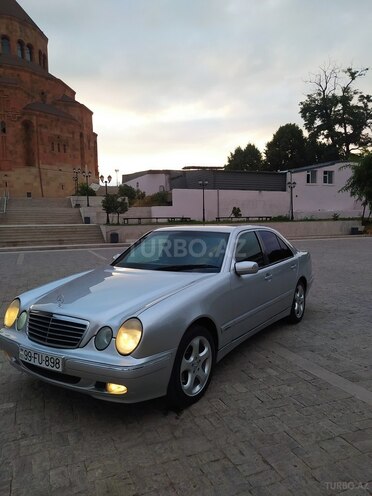 Mercedes E 270 2000, 305,000 km - 2.7 l - 