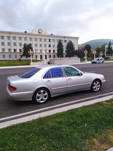 Mercedes E 270 2000, 305,000 km - 2.7 l - 