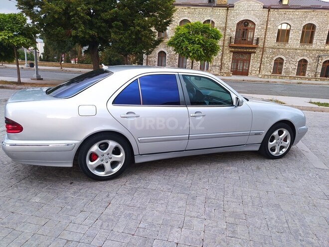 Mercedes E 270 2000, 305,000 km - 2.7 l - 