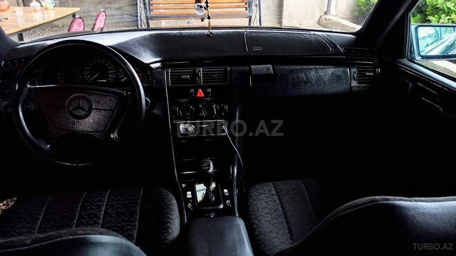 Mercedes E 200 1996, 428,000 km - 2.0 л - Cəlilabad