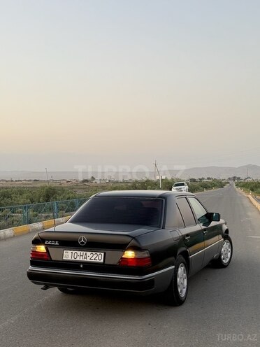 Mercedes E 220 1993, 290,000 km - 2.2 l - Hacıqabul