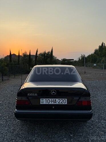 Mercedes E 220 1993, 290,000 km - 2.2 l - Hacıqabul