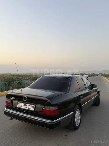 Mercedes E 220 1993, 290,000 km - 2.2 l - Hacıqabul
