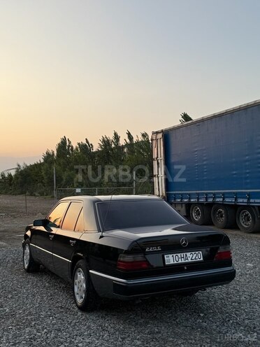 Mercedes E 220 1993, 290,000 km - 2.2 l - Hacıqabul
