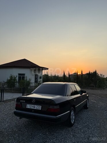 Mercedes E 220 1993, 290,000 km - 2.2 l - Hacıqabul