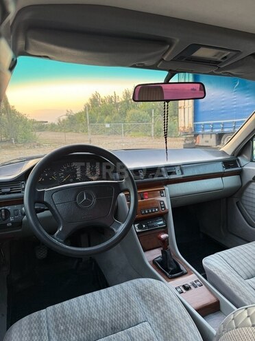 Mercedes E 220 1993, 290,000 km - 2.2 l - Hacıqabul