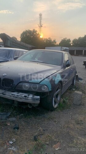 BMW 540 1998, 286,000 km - 4.4 l - Qusar