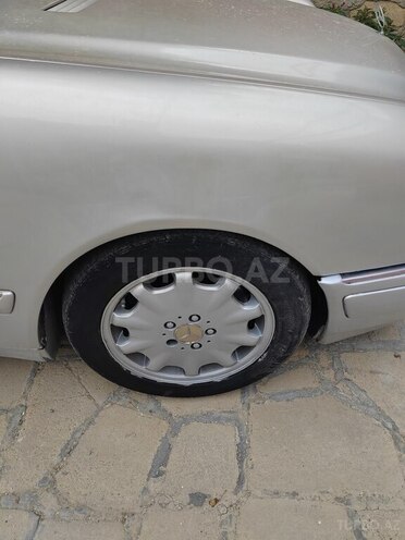 Mercedes E 200 1997, 325,000 km - 2.0 l - Bakı