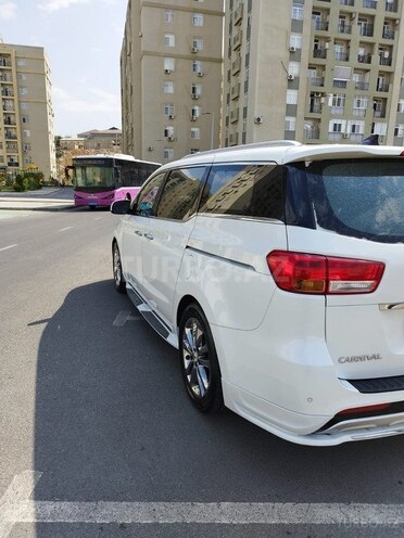 Kia Carnival 2015, 235,000 km - 2.2 l - Bakı