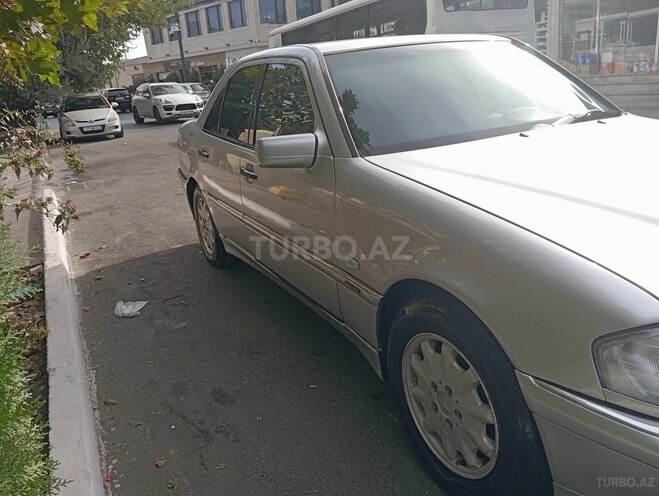 Mercedes C 220 2000, 338,000 km - 2.2 l - Bakı