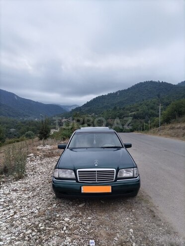 Mercedes C 220 1995, 350,000 km - 2.2 l - Quba