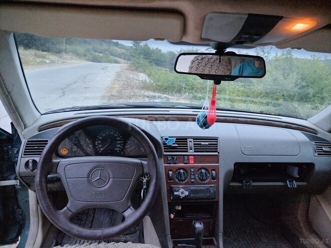 Mercedes C 220 1995, 350,000 km - 2.2 l - Quba