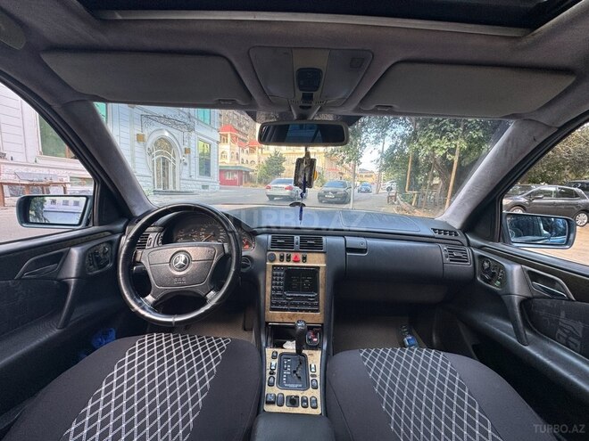 Mercedes E 240 1998, 295,800 km - 2.4 l - Bakı