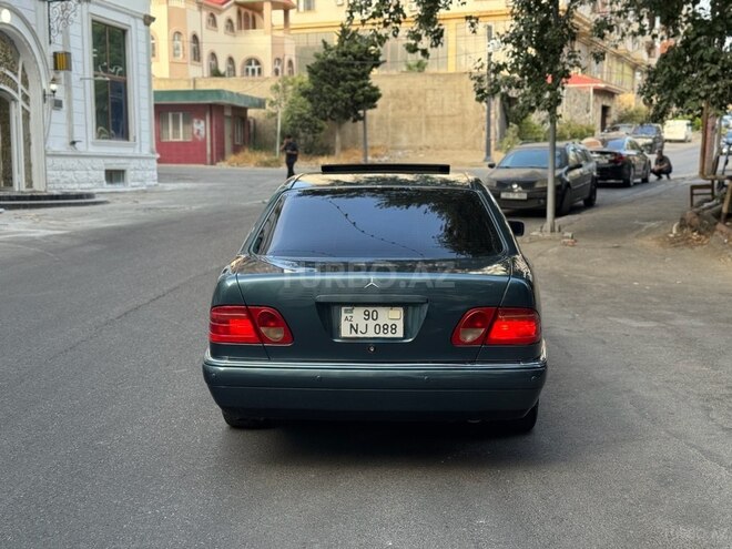 Mercedes E 240 1998, 295,800 km - 2.4 l - Bakı