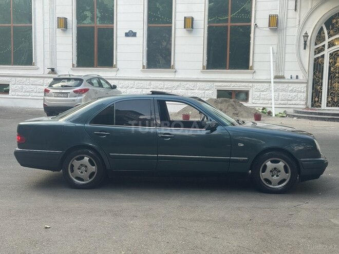 Mercedes E 240 1998, 295,800 km - 2.4 l - Bakı