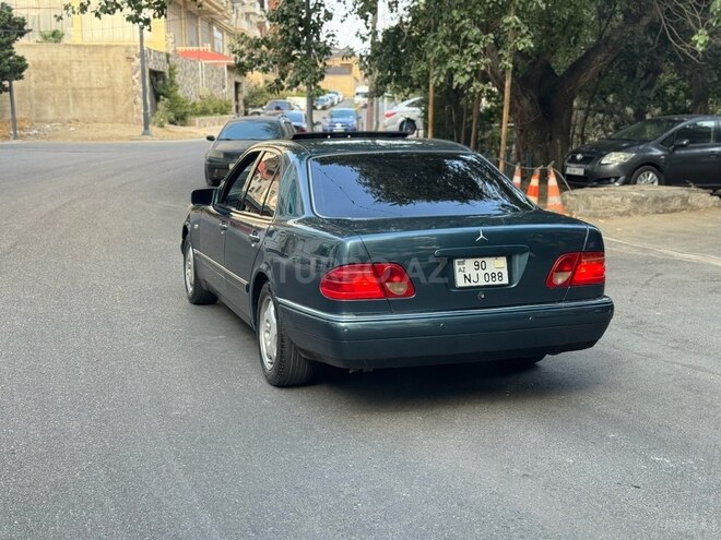 Mercedes E 240 1998, 295,800 km - 2.4 l - Bakı